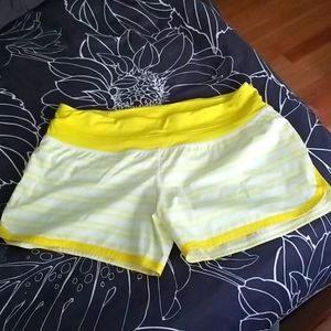 Lululemon Groovy Run 4" short, size 8